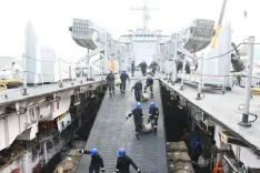 श्रीलंका की मदद के लिए भारतीय नौसेना के चार और युद्धपोत तैनात