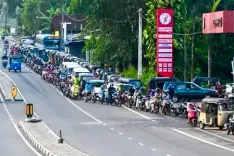 श्रीलंका में फ्यूल क्यू आर सिस्टम बना मुसीबत: सेकंड-हैंड वाहन मालिकों को नहीं मिल रहा पेट्रोल