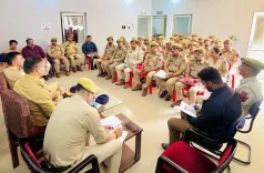 जोगिंदर सिंह की बैठक: दोमाना और अखनूर पुलिस की सुरक्षा पर विशेष ध्यान