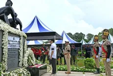 Stalin Salutes Fallen Officers on Police Commemoration Day
