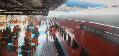 सुल्तानगंज स्टेशन पर आरपीएफ जवान मृत्युंजय कुमार ने बचाई दो कांवड़ियों की जान, विक्रमशिला एक्सप्रेस से गिरने से रोका
