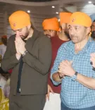 सनी देओल और करण देओल ने तख्त श्री हरिमंदिर जी पटना साहिब में टेका माथा, बोले- 'आनंदमय महसूस हो रहा है'