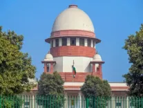 क्या सुप्रीम कोर्ट ने सीएक्यूएम की रिपोर्ट पर संज्ञान लिया और दीर्घकालिक उपायों को लागू करने का निर्देश दिया?