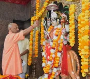 नवरात्र अष्टमी पर CM योगी का संदेश: नारीशक्ति अब सुरक्षा, सम्मान और समृद्धि से हो रही आलोकित