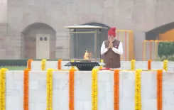 स्वतंत्रता दिवस 2026: PM मोदी ने राजघाट पर बापू को नमन, 'विकसित भारत' के संकल्प को दोहराया