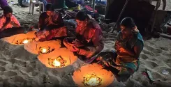 तिरुचेंदूर सुब्रमण्य स्वामी मंदिर में पूर्णिमा पर उमड़े हजारों भक्त, समुद्र तट पर दीप जलाकर की चंद्र पूजा