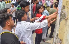 तमिलनाडु में टीएनपीएससी की परीक्षा, सख्त नियमों के बीच अभ्यर्थी हुए शामिल