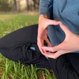 तनाव और एंग्जाइटी से राहत दिलाए हाकिनी योग मुद्रा, याददाश्त बढ़ाने का आसान तरीका