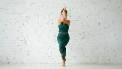 गरुड़ासन: तनाव से राहत और एकाग्रता बढ़ाने वाला शक्तिशाली योगासन