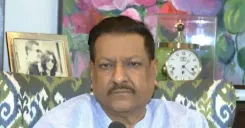 चुनाव आयुक्तों की बराबर संवैधानिक स्थिति: पृथ्वीराज चव्हाण की सुप्रीम कोर्ट से स्वतः संज्ञान की मांग