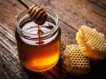 'त्रिदोषहर' है शहद, सही सेवन विधि बढ़ा सकती है इसके औधषीय गुण