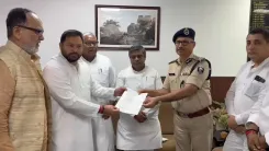 Tejashwi meets DGP, demands FIR over AK-47 firing on students
