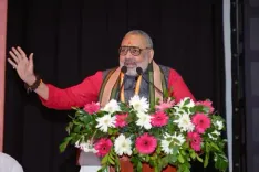 'तेजस्वी यादव की पत्नी मतदाता कैसे बनीं', गिरिराज सिंह ने उठाए गंभीर सवाल