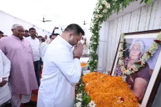 Tejashwi Yadav pays tribute at RJD's Uday Narayan Chaudhary's mother's condolence meet