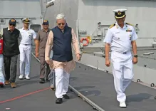 क्या तेलंगाना के राज्यपाल जिष्णु देव वर्मा ने आईएनएस हिमगिरी और कलवरी क्लास पनडुब्बी का दौरा किया?