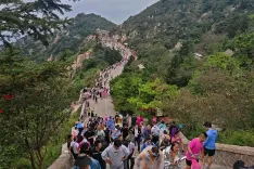 क्या थाइशान माउंटेन पर्यटन स्थल ने 2025 के अपने 70 लाखवें भाग्यशाली पर्यटक का स्वागत किया?