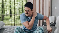 क्या ठंडी हवा से अकड़ती मांसपेशियां बनती हैं दर्द का कारण? जानिए देसी उपायों से राहत कैसे पाएं