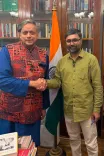 Tharoor discusses Sree Narayana Guru book with Jamia scholar