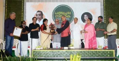 Tharoor presents PadmaPrabha Gowder Prize to novelist Rajshree in Wayanad