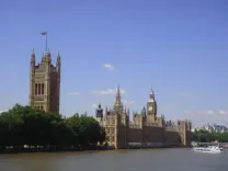 What Lies Behind the Sepoy's Paradox: A Tale of Conquest and Distrust?