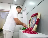 How Did Rahul Gandhi Honor the Visionary Leader Manmohan Singh on His Death Anniversary?