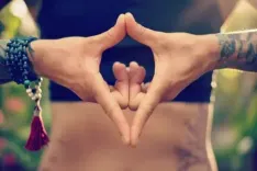 थायरॉइड और पीसीओडी में सहायक योनि मुद्रा, हार्मोनल संतुलन को करती है बेहतर