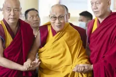 तिब्बती पहचान के परिचायक दलाई लामा की खोज में पूर्व धर्मगुरुओं के संकेत रखते हैं खास मायने