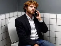 टॉयलेट में मोबाइल इस्तेमाल करने की आदत बिगाड़ देगी सेहत, शरीर बन जाएगा बीमारियों का घर