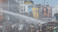 पटना में टीआरई-4 एकल परीक्षा की मांग पर छात्रों का उग्र प्रदर्शन, वाटर कैनन और हिरासत