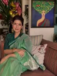 What is Twinkle Khanna's go-to outfit for a busy day?