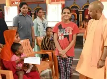 यूपी : फीस माफ होने के साथ शुरू हुई पंखुड़ी की पढ़ाई, बोली-थैंक्यू महाराज जी