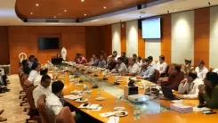 यूपी इंटरनेशनल ट्रेड शो की तैयारियों को लेकर जिलाधिकारी की अध्यक्षता में समीक्षा बैठक 