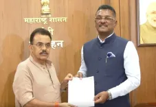 मराठी भाषा विवाद: परिवहन मंत्री प्रताप सरनाईक का अखिलेश यादव पर पलटवार, रोजगार नीति पर उठाए सवाल