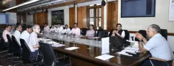यूपी में ईवी चार्जिंग नेटवर्क विस्तार: मुख्य सचिव एस.पी. गोयल ने विभागों को भूमि सूची सौंपने के दिए निर्देश
