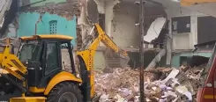 सहारनपुर कलेक्ट्रेट मस्जिद ध्वस्त: जिला अदालत के आदेश पर 6 बुलडोजर से कार्रवाई, सांसद नजरबंद
