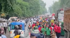 लखनऊ: शिक्षकों की कमी व खराब भोजन से नाराज छात्राओं ने बाईपास जाम किया, डीएम को तलब करने की मांग
