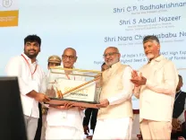 देश का पहला गैर-जीएमओ पॉपकॉर्न मक्का हाइब्रिड बीज जारी, उपराष्ट्रपति राधाकृष्णन ने आंध्र प्रदेश में किया लॉन्च