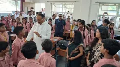 क्या उपमुख्यमंत्री बृजेश पाठक ने उच्च प्राथमिक विद्यालय का निरीक्षण किया और बच्चों से फीडबैक लिया?