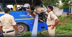 तेलंगाना के सूर्यापेट में बस-कंटेनर टक्कर: 6 की मौत, 20 घायल; PM मोदी और उपराष्ट्रपति ने जताया शोक