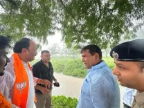 लखनऊ : एके शर्मा ने भदोही में बाढ़ प्रभावित क्षेत्रों का किया दौरा, त्वरित राहत पहुंचाने के निर्देश