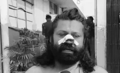 प्रयागराज में आशुतोष ब्रह्मचारी पर ट्रेन में जानलेवा हमला: नाक काटने की कोशिश