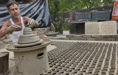 क्या पीएम मोदी के स्वदेशी आह्वान से कुम्हारों की दिवाली चमकेगी?