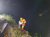 रुद्रप्रयाग में डंपर खाई में गिरा: संजय राणा और मोहन की मौत, रातभर चला SDRF-NDRF का रेस्क्यू