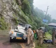 उत्तराखंड : कोटद्वार-दुगड्डा मार्ग पर भीषण हादसा, गाड़ी पर मलबा गिरने से दो की मौत, छह घायल
