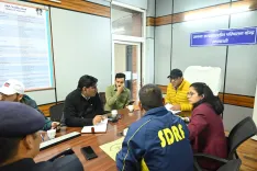 उत्तरकाशी में भारी बारिश-बर्फबारी: डीएम प्रशांत आर्य ने कंट्रोल रूम से संभाली कमान, चारधाम यात्रा अस्थायी रूप से रोकी