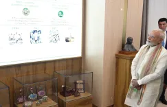 PM मोदी ने ताशकंद में देखा भारतीय संस्कृति का बढ़ता प्रभाव, शास्त्री को दी श्रद्धांजलि