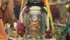 महाकाल की भस्म आरती: वैष्णव तिलक और बेल पत्रों से सजे बाबा, उज्जैन में उमड़ा श्रद्धालुओं का जनसैलाब