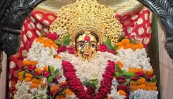 क्या वाराणसी में माता के जयकारे गूंज रहे हैं? नवरात्रि के दूसरे दिन मां ब्रह्मचारिणी के दर्शन को पहुंचे श्रद्धालु