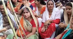 क्या वाराणसी में महिलाओं ने संतान की लंबी उम्र के लिए जितिया व्रत रखा?