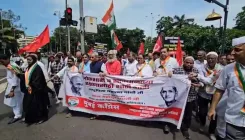 क्या वर्षा गायकवाड़ ने जन सुरक्षा विधेयक का विरोध कर सरकार पर हमला किया?